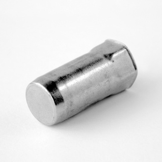 Полушестигранная резьбовая заклепка